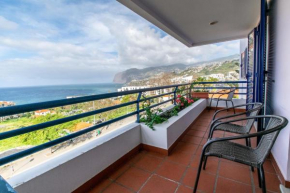 Sea and sunset view apartment in Funchal